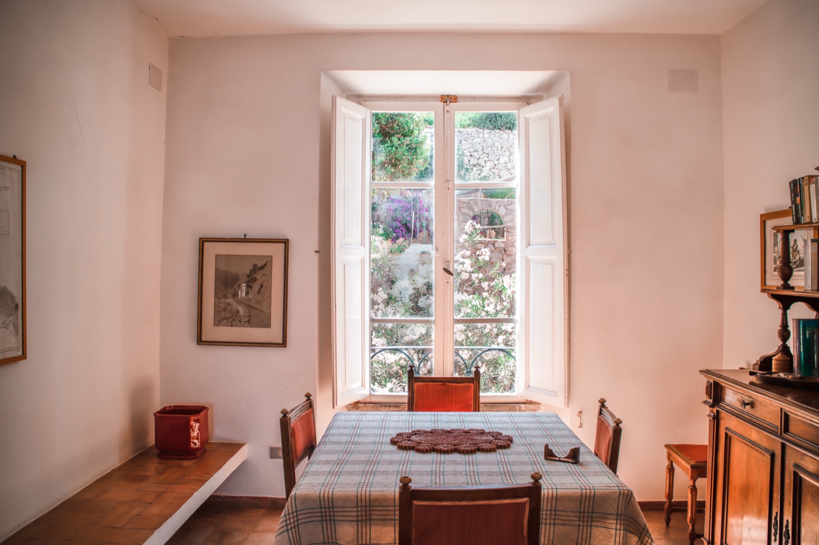 The dining room with French doors opening to the garden