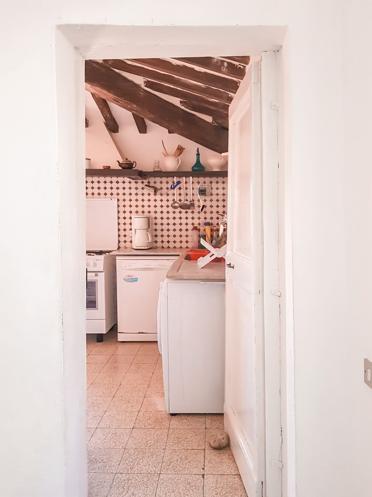 The kitchen, under wooden beams